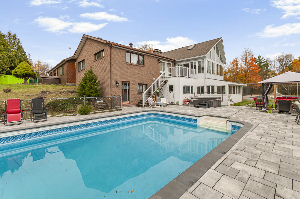 Backyard & pool photography — York Region